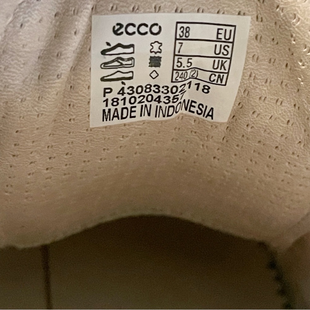 Ecco Sneaker - image 7